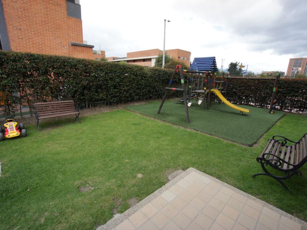 Casa de 3 alcobas en venta en Cr Jardines De Gratamira, Bogotá, 174 m² · foto 18 de 20