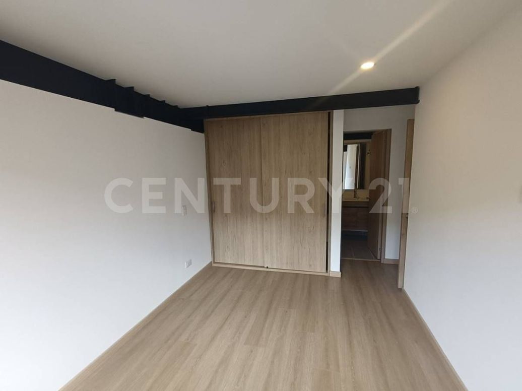 Apartamento de 2 alcobas en venta en Hayuelos, Bogotá, 68 m² · foto 8 de 11