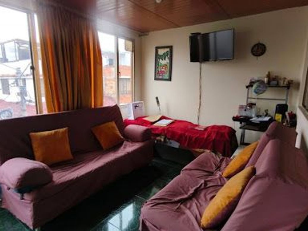 Casa de 10 alcobas en venta en La Riviera, Bogotá, 252 m² · foto 13 de 20