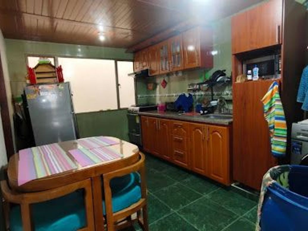 Casa de 10 alcobas en venta en La Riviera, Bogotá, 252 m² · foto 16 de 20