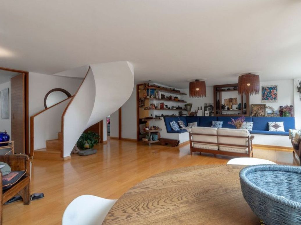 Apartamento de 4 alcobas en venta en La Macarena, Bogotá, 240 m² · foto 2 de 20