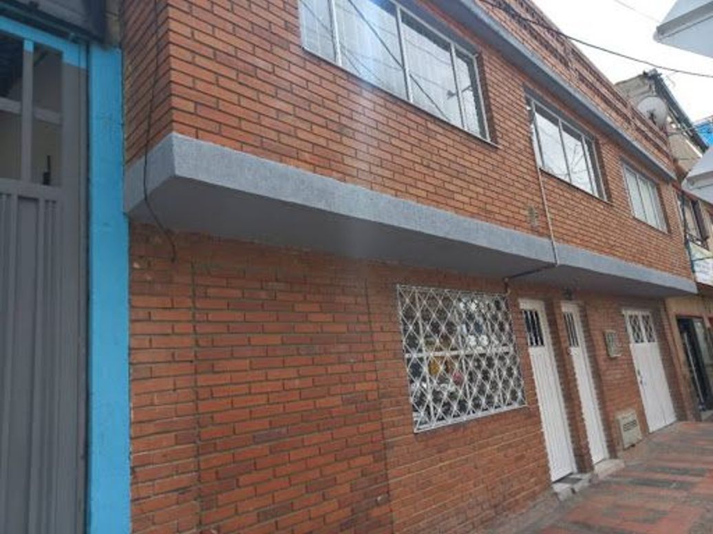 Casa de 11 alcobas en venta en La Granja, Bogotá, 170 m² · foto 2 de 20