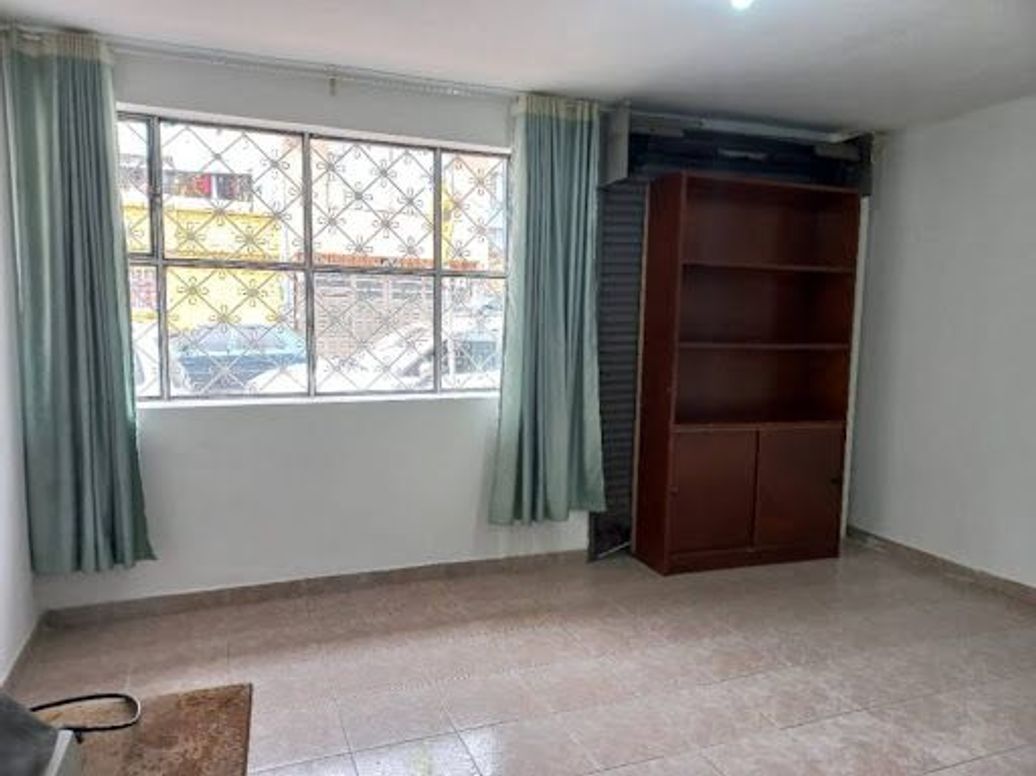 Casa de 11 alcobas en venta en La Granja, Bogotá, 170 m² · foto 16 de 20