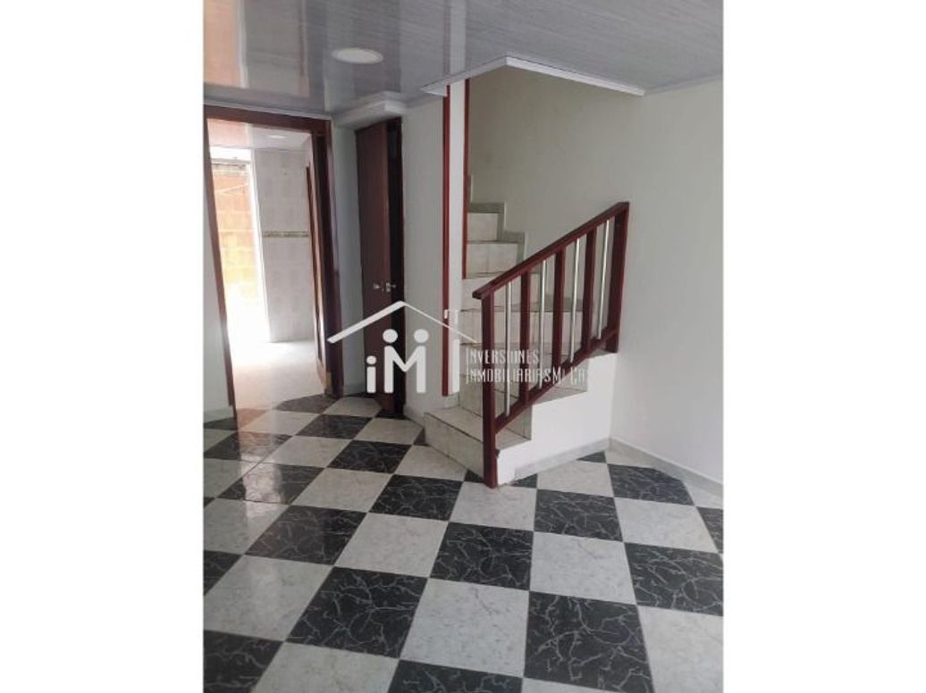 Casa de 4 alcobas en arriendo en Campo Alegre, Bogotá, 60 m² · foto 2 de 13