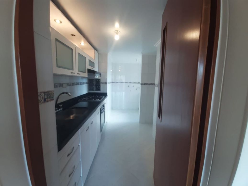 Apartamento de 3 alcobas en arriendo en Gilmar, Bogotá, 76 m² · foto 4 de 15