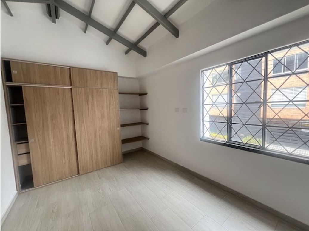 Casa de 5 alcobas en venta en Teusaquillo, Bogotá, 261 m² · foto 10 de 16