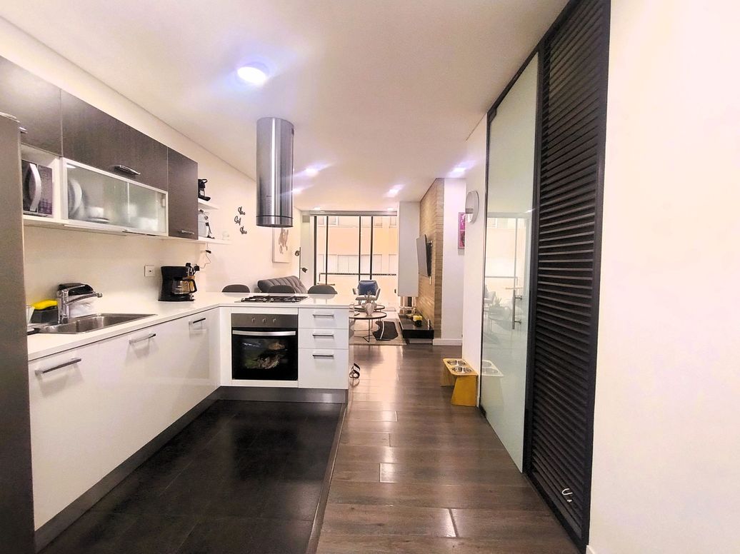 Apartamento de 2 alcobas en venta en Santa Barbara Occidental, Bogotá, 78 m² · foto 3 de 20
