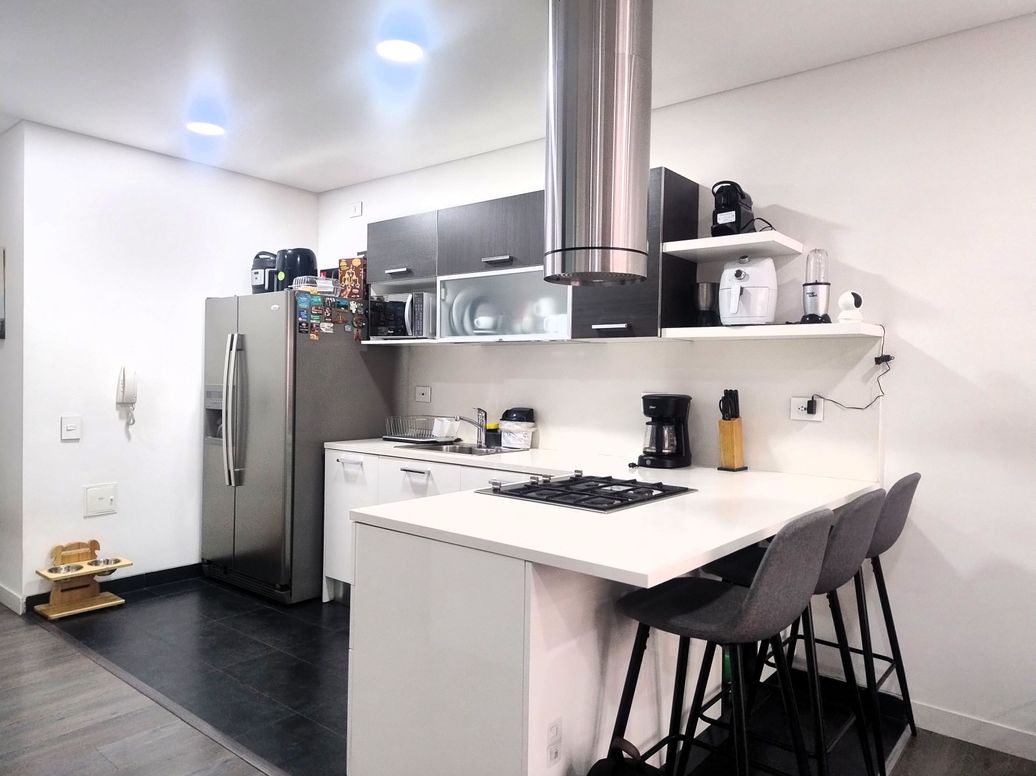 Apartamento de 2 alcobas en venta en Santa Barbara Occidental, Bogotá, 78 m² · foto 2 de 20