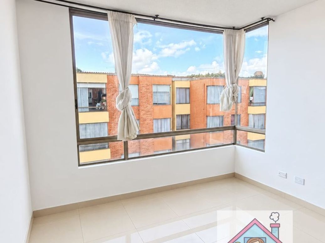 Apartamento de 3 alcobas en venta en Capellanía, Bogotá, 64 m² · foto 2 de 12