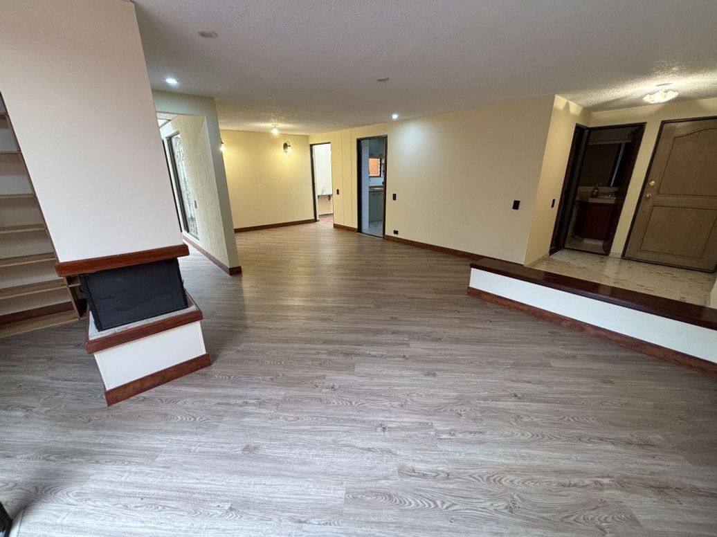 Apartamento de 3 alcobas en arriendo en Cedro Narvaez, Bogotá, 135 m² · foto 4 de 20