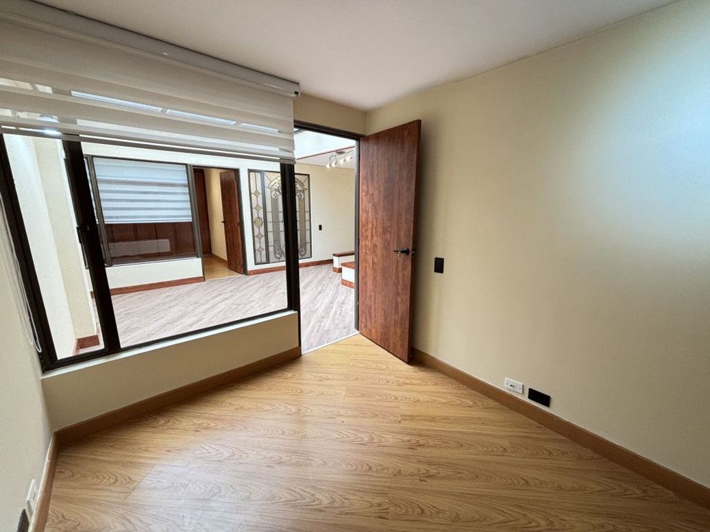 Apartamento de 3 alcobas en arriendo en Cedro Narvaez, Bogotá, 135 m² · foto 17 de 20