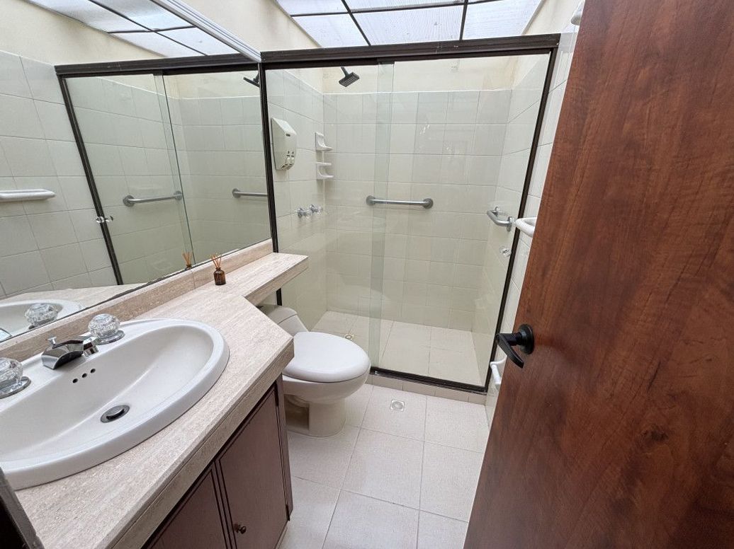 Apartamento de 3 alcobas en arriendo en Cedro Narvaez, Bogotá, 135 m² · foto 19 de 20