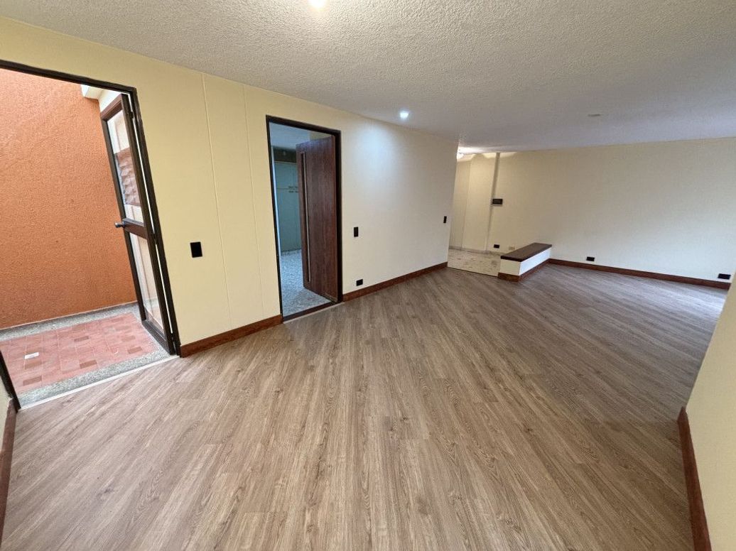 Apartamento de 3 alcobas en arriendo en Cedro Narvaez, Bogotá, 135 m² · foto 7 de 20