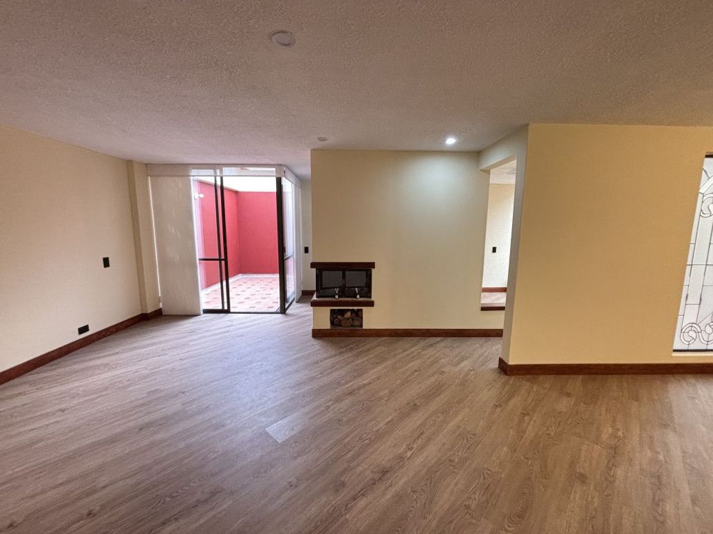 Apartamento de 3 alcobas en arriendo en Cedro Narvaez, Bogotá, 135 m² · foto 3 de 20