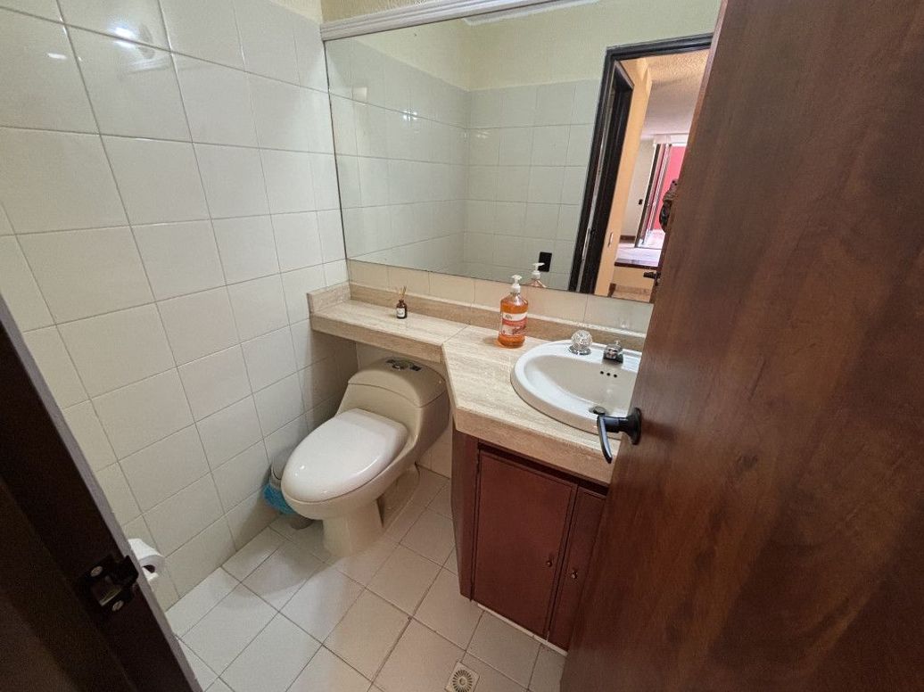 Apartamento de 3 alcobas en arriendo en Cedro Narvaez, Bogotá, 135 m² · foto 9 de 20