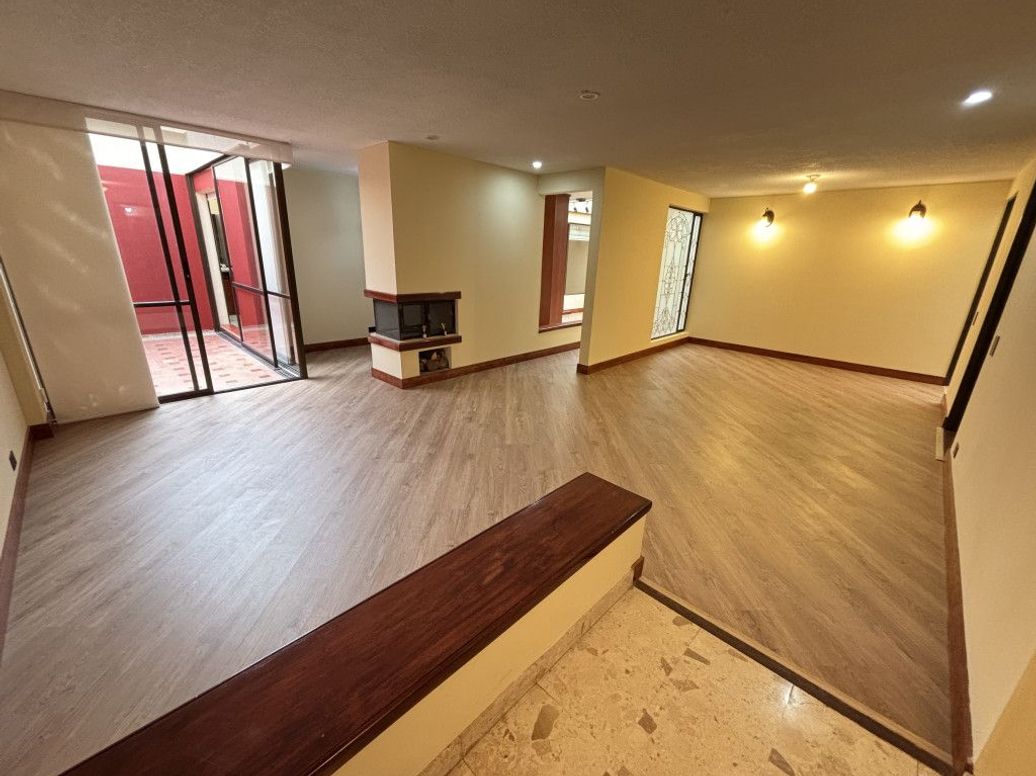 Apartamento de 3 alcobas en arriendo en Cedro Narvaez, Bogotá, 135 m² · foto 2 de 20