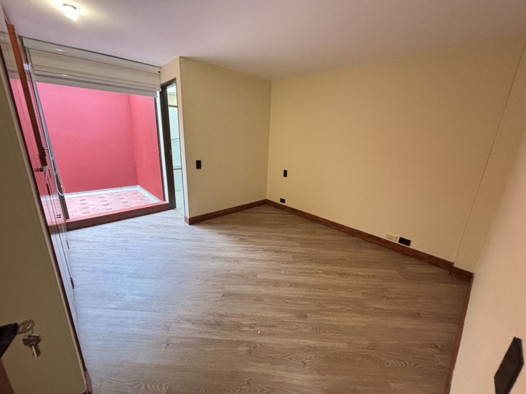 Apartamento de 3 alcobas en arriendo en Cedro Narvaez, Bogotá, 135 m² · foto 11 de 20