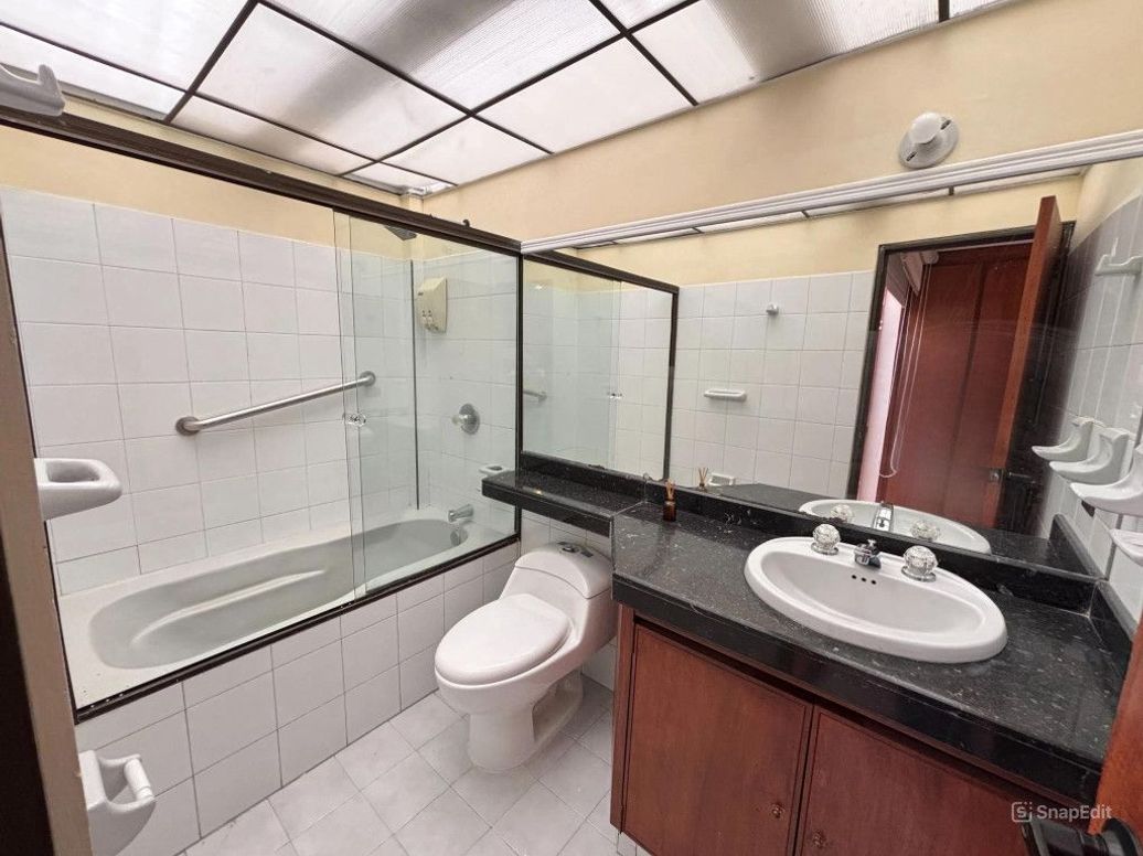 Apartamento de 3 alcobas en arriendo en Cedro Narvaez, Bogotá, 135 m² · foto 13 de 20