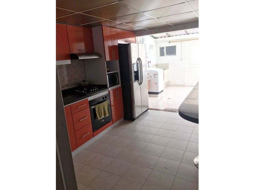 Casa de 5 alcobas en venta en Villa Del Prado, Bogotá, 300 m² · foto 4 de 6