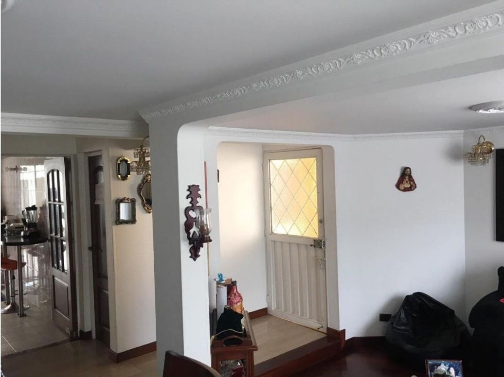 Casa de 5 alcobas en venta en Villa Del Prado, Bogotá, 300 m² · foto 3 de 6