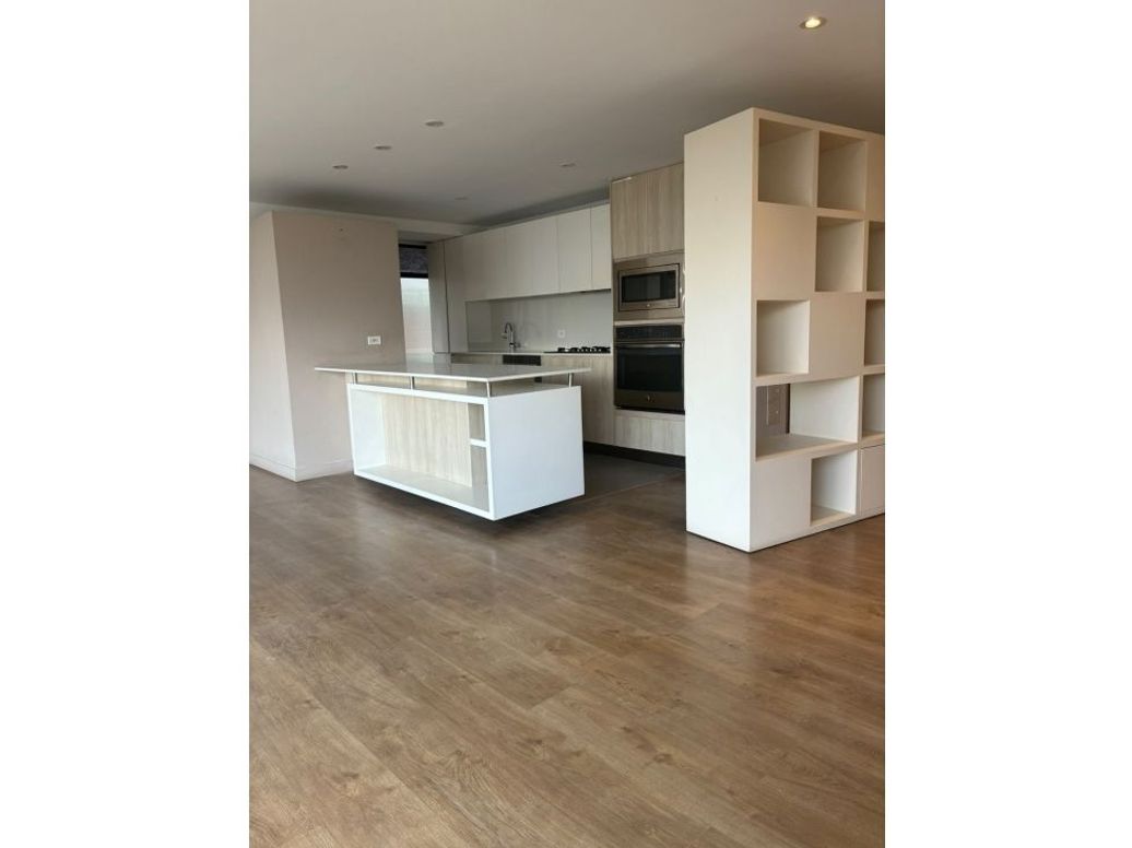Apartamento de 3 alcobas en venta en Chico Oriental, Bogotá, 192 m² · foto 4 de 14
