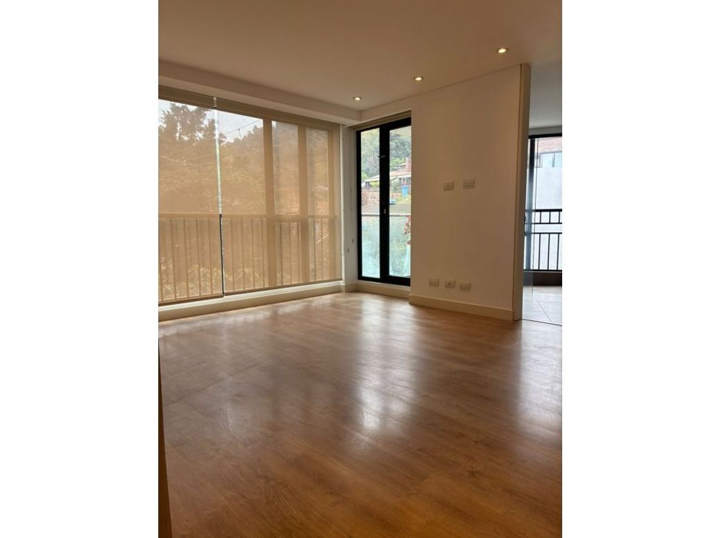 Apartamento de 3 alcobas en venta en Chico Oriental, Bogotá, 192 m² · foto 3 de 14