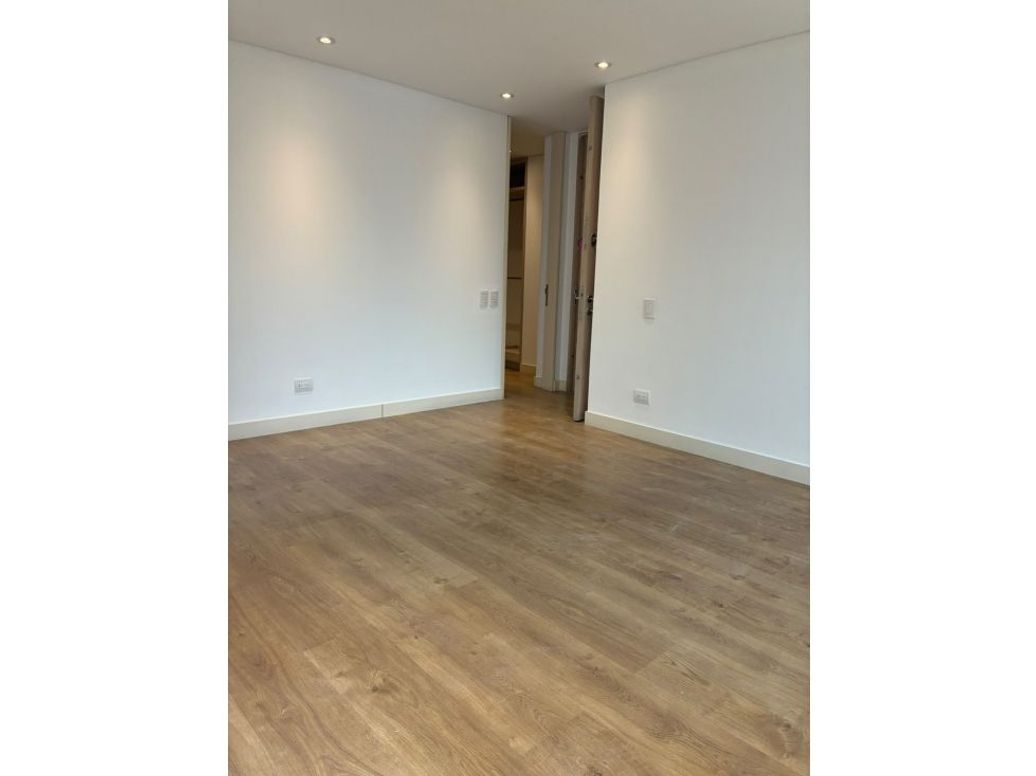 Apartamento de 3 alcobas en venta en Chico Oriental, Bogotá, 192 m² · foto 7 de 14