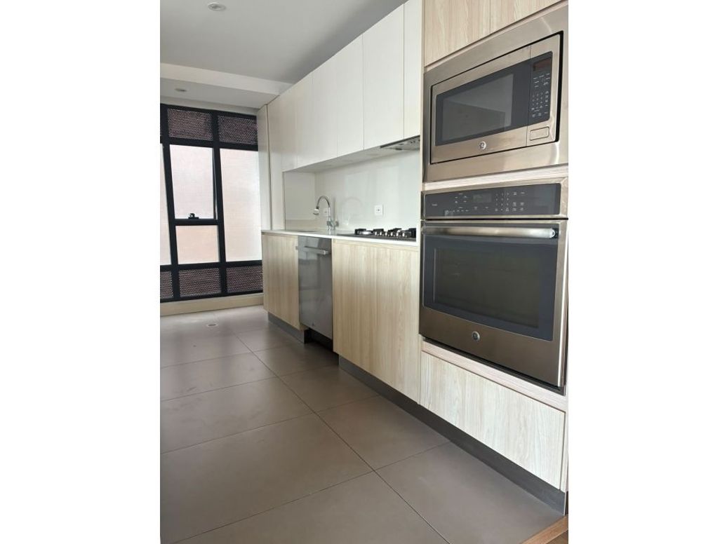 Apartamento de 3 alcobas en venta en Chico Oriental, Bogotá, 192 m² · foto 11 de 14