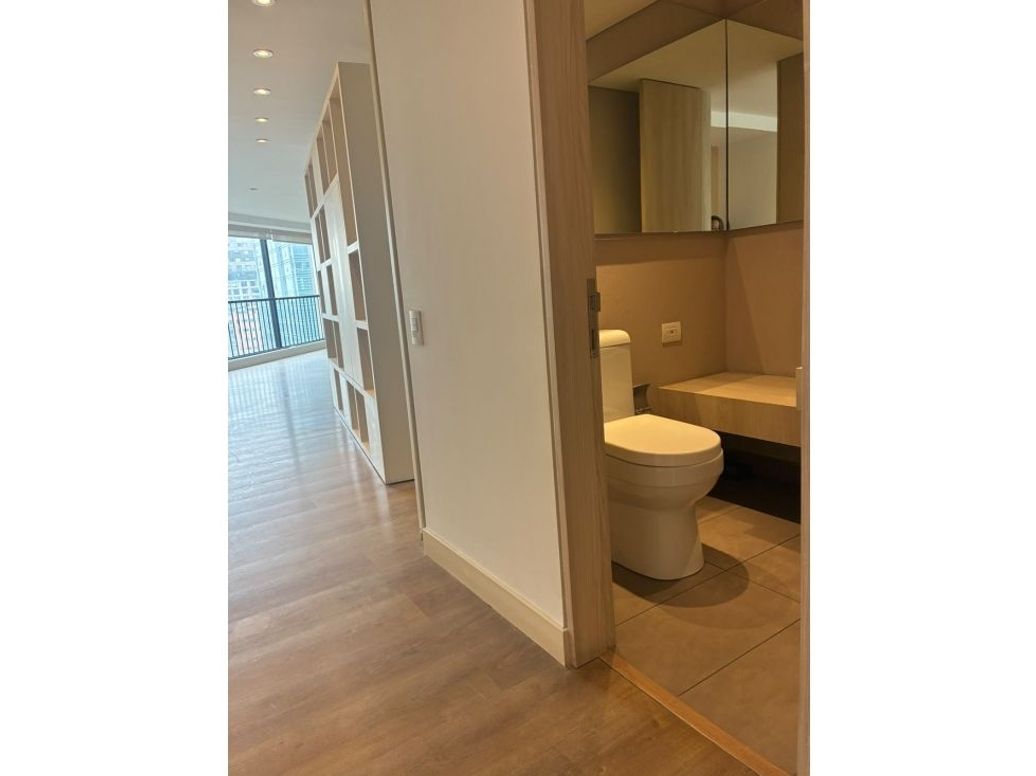 Apartamento de 3 alcobas en venta en Chico Oriental, Bogotá, 192 m² · foto 13 de 14