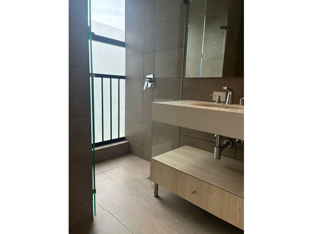 Apartamento de 3 alcobas en venta en Chico Oriental, Bogotá, 192 m² · foto 14 de 14