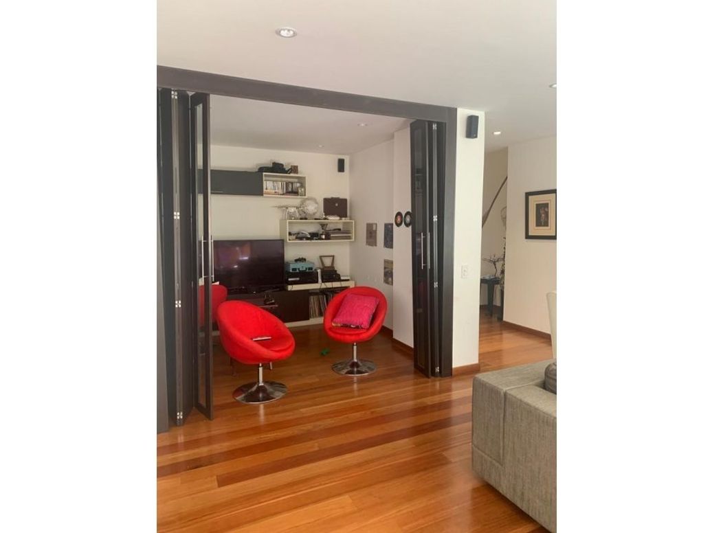 Apartamento de 3 alcobas en venta en Santa Barbara Alta, Bogotá, 216 m² · foto 10 de 12