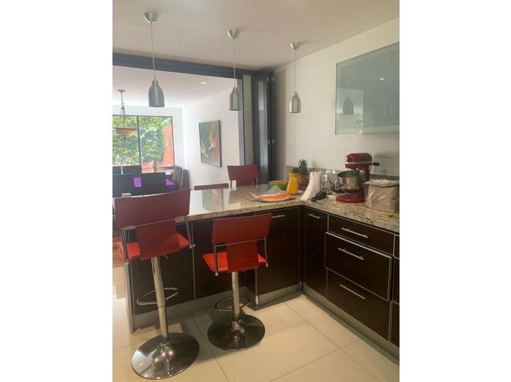 Apartamento de 3 alcobas en venta en Santa Barbara Alta, Bogotá, 216 m² · foto 11 de 12
