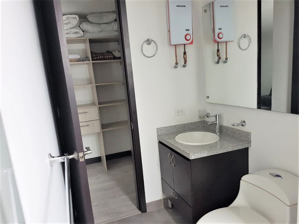 Apartaestudio en venta en Chapinero Central, Bogotá, 38 m² · foto 6 de 10