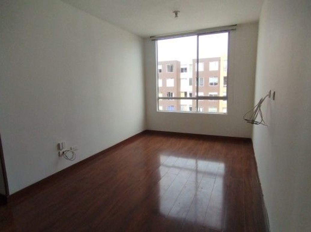Apartamento de 3 alcobas en venta en Centro Engativa, Bogotá, 46 m² · foto 2 de 16
