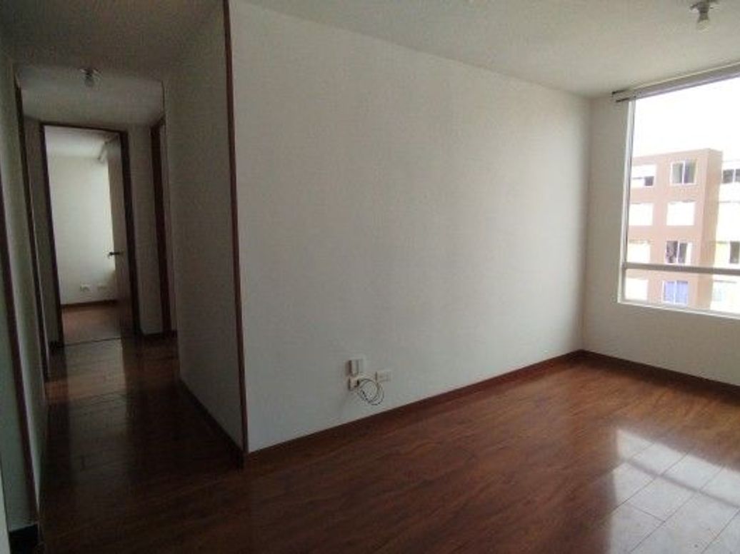 Apartamento de 3 alcobas en venta en Centro Engativa, Bogotá, 46 m² · foto 3 de 16
