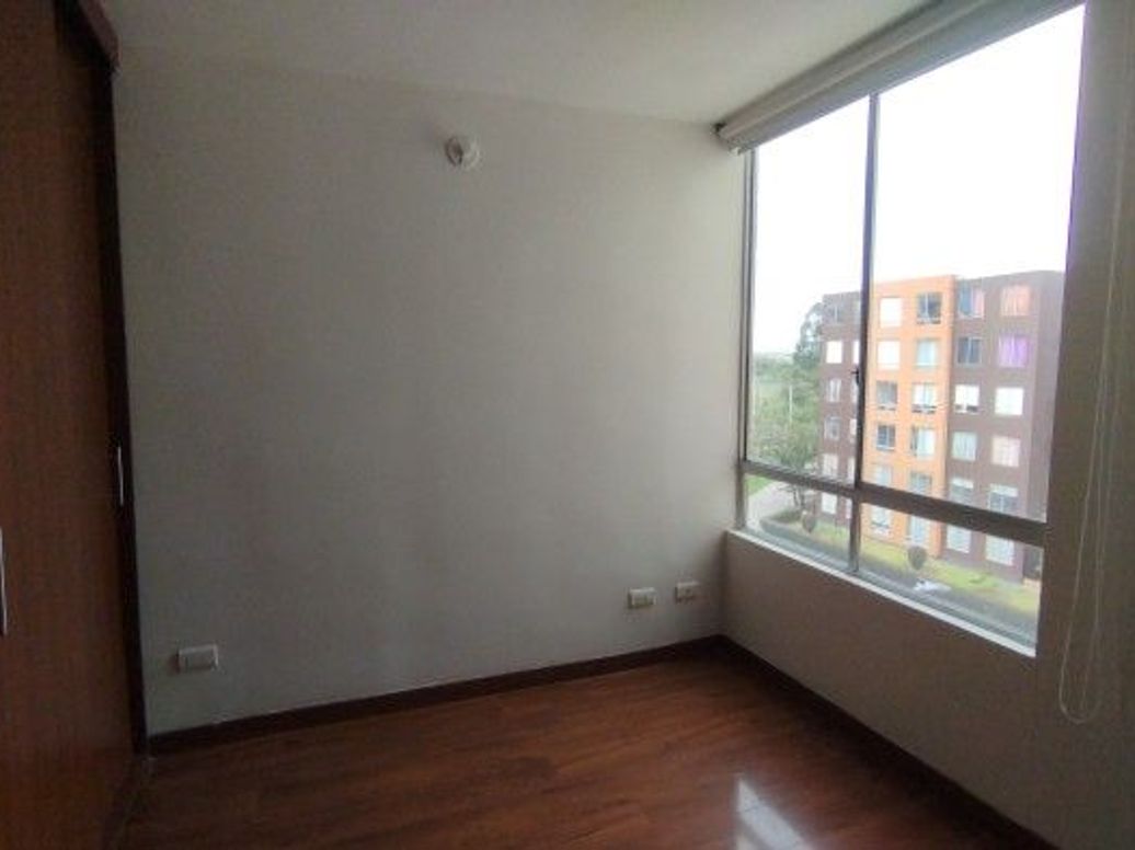 Apartamento de 3 alcobas en venta en Centro Engativa, Bogotá, 46 m² · foto 4 de 16