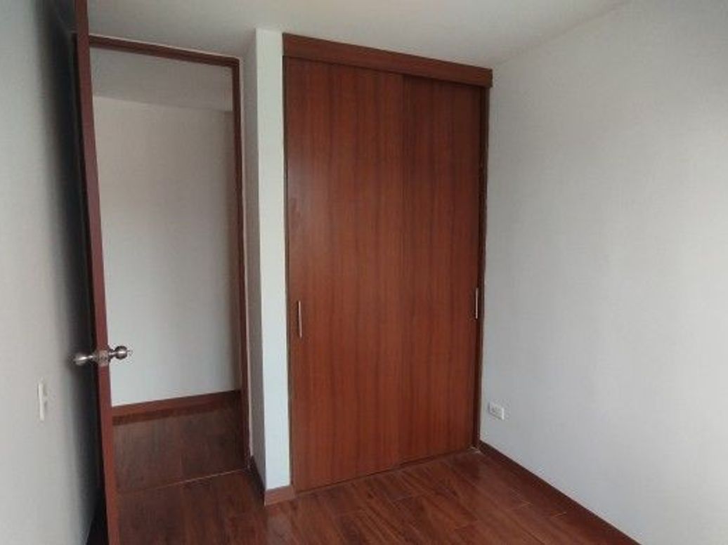 Apartamento de 3 alcobas en venta en Centro Engativa, Bogotá, 46 m² · foto 7 de 16