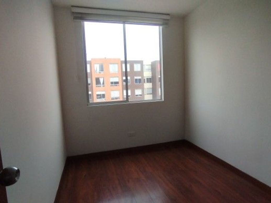 Apartamento de 3 alcobas en venta en Centro Engativa, Bogotá, 46 m² · foto 8 de 16