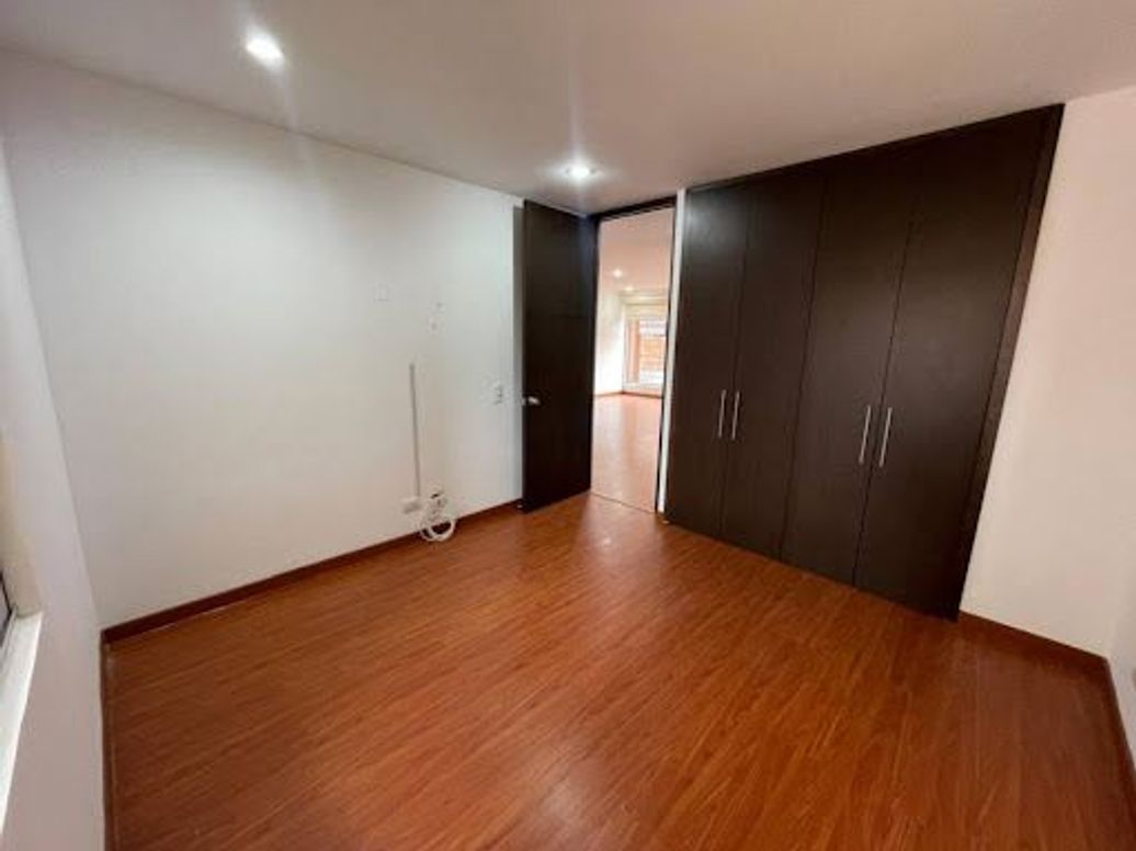 Apartamento de 2 alcobas en venta en Caobos Salazar, Bogotá, 81 m² · foto 10 de 20