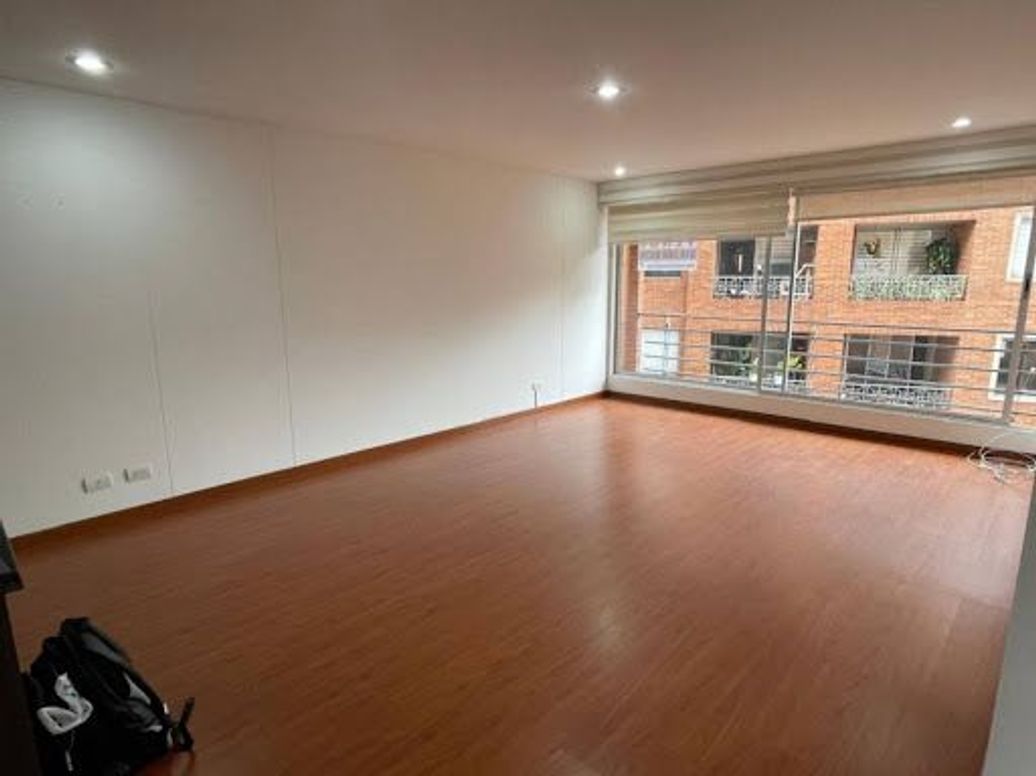 Apartamento de 2 alcobas en venta en Caobos Salazar, Bogotá, 81 m² · foto 3 de 20