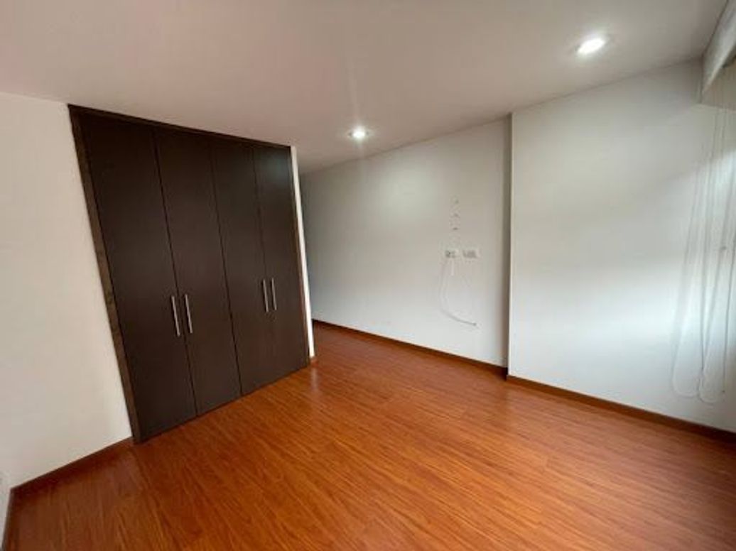 Apartamento de 2 alcobas en venta en Caobos Salazar, Bogotá, 81 m² · foto 13 de 20