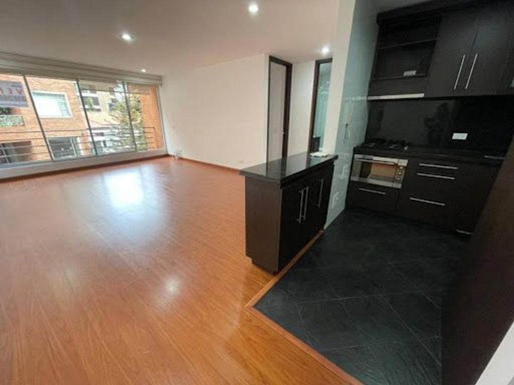Apartamento de 2 alcobas en venta en Caobos Salazar, Bogotá, 81 m² · foto 6 de 20