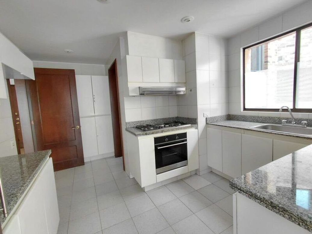 Apartamento de 3 alcobas en venta en Chico Norte Et. Iii, Bogotá, 147 m² · foto 6 de 20