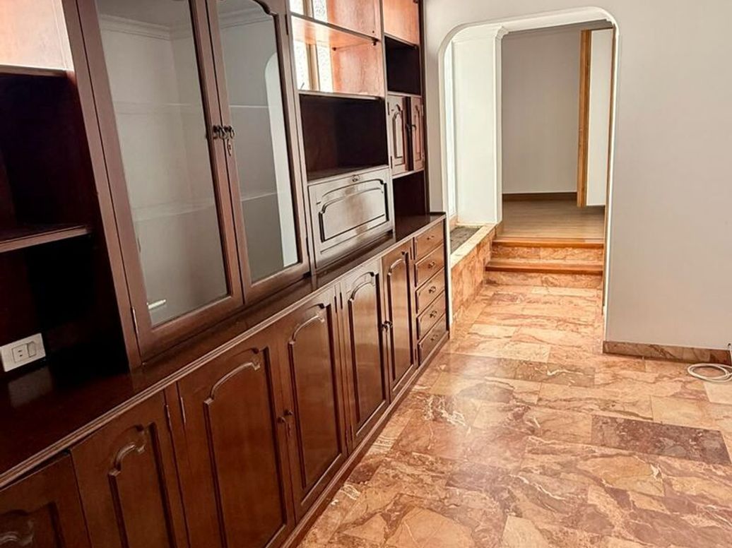 Apartamento de 3 alcobas en venta en Santa Barbara Central, Bogotá, 178 m² · foto 2 de 17