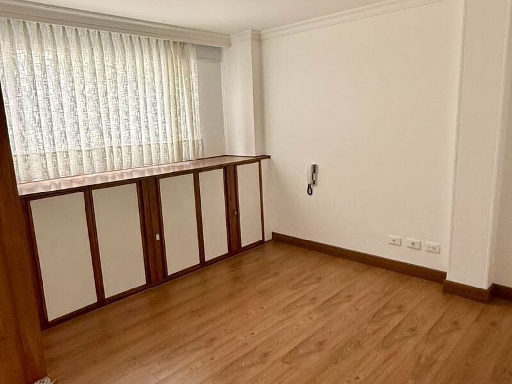 Apartamento de 3 alcobas en venta en Santa Barbara Central, Bogotá, 178 m² · foto 12 de 17
