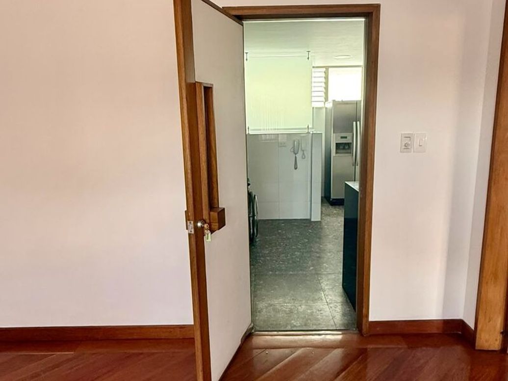 Apartamento de 3 alcobas en venta en Santa Barbara Central, Bogotá, 178 m² · foto 7 de 17