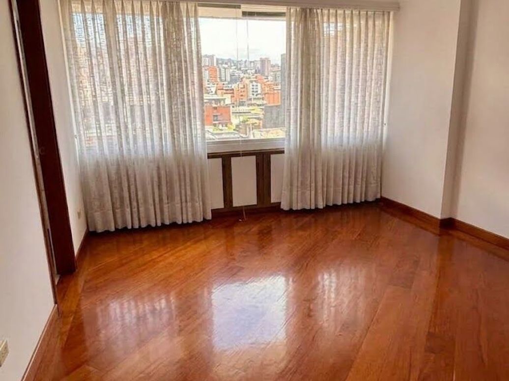 Apartamento de 3 alcobas en venta en Santa Barbara Central, Bogotá, 178 m² · foto 6 de 17