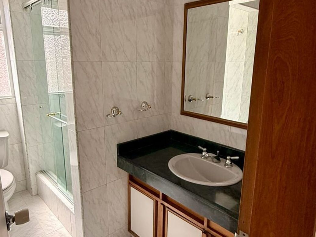 Apartamento de 3 alcobas en venta en Santa Barbara Central, Bogotá, 178 m² · foto 16 de 17