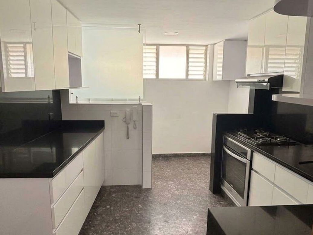 Apartamento de 3 alcobas en venta en Santa Barbara Central, Bogotá, 178 m² · foto 8 de 17
