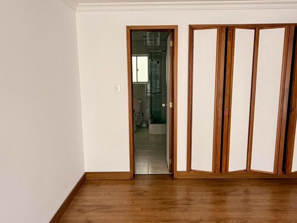 Apartamento de 3 alcobas en venta en Santa Barbara Central, Bogotá, 178 m² · foto 10 de 17